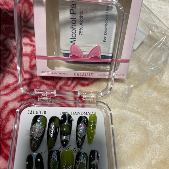 10 piece press on nails size M
Ship fast - Picture 2 of 3